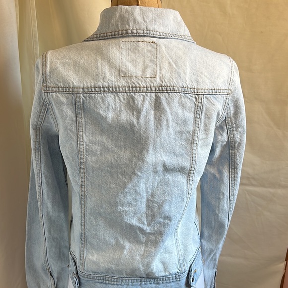 EUC Mossimo Supply Co. Size Small light wash Denim Jacket - Picture 6 of 13